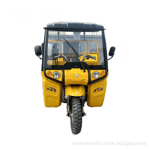 Convenient to use cargo tricycle with driver's cab